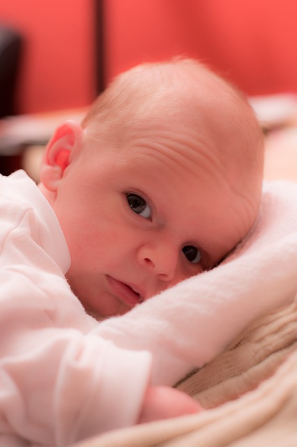 Neugeborenes-Baby-Saeugling-Leihmutter-Leihmutterschaft-Kinderhandel-Kinderrechte-Kinderarmut-BioTexCom-kuenstliche-Befruchtung-Kritisches-Netzwerk-Babyskandal